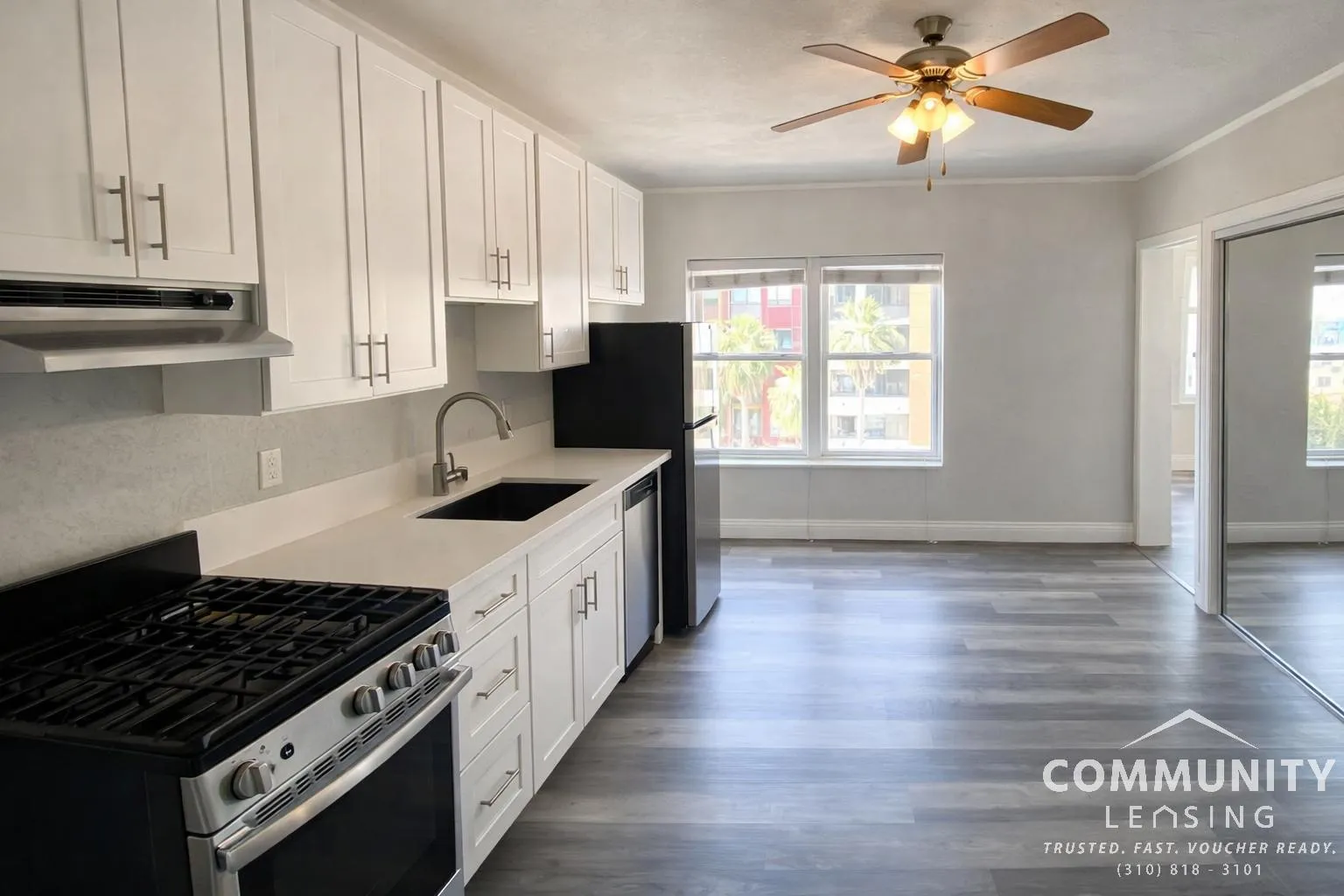 407 S Gramercy Pl photo 1 of 9