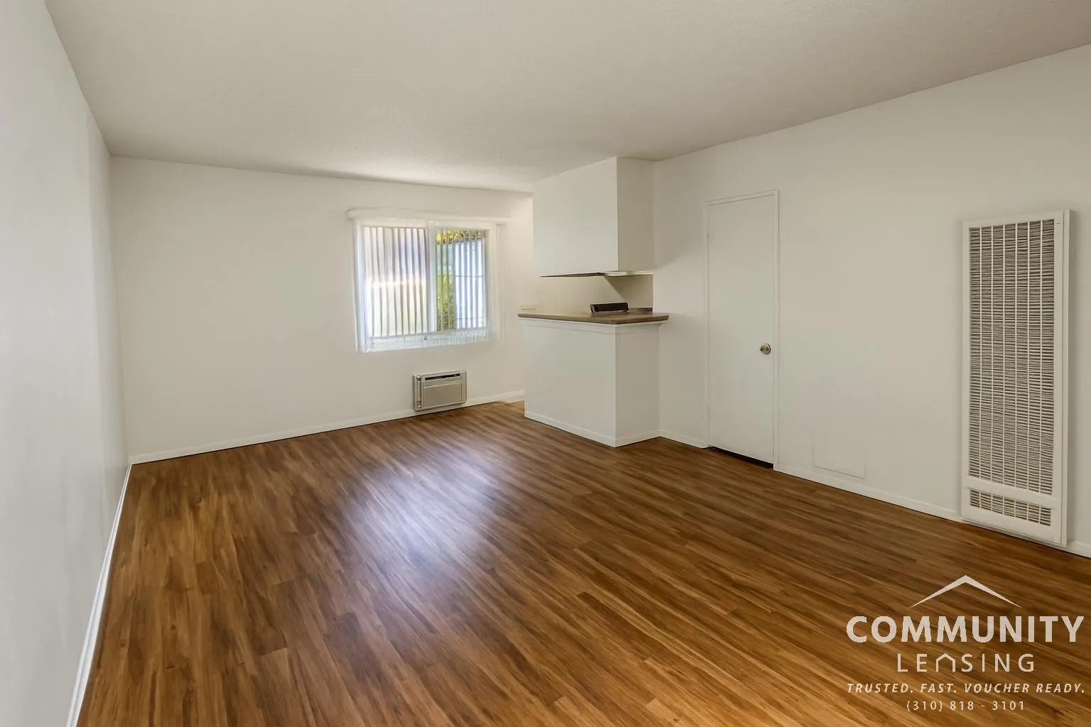 1260 N Beachwood Dr photo 1 of 9