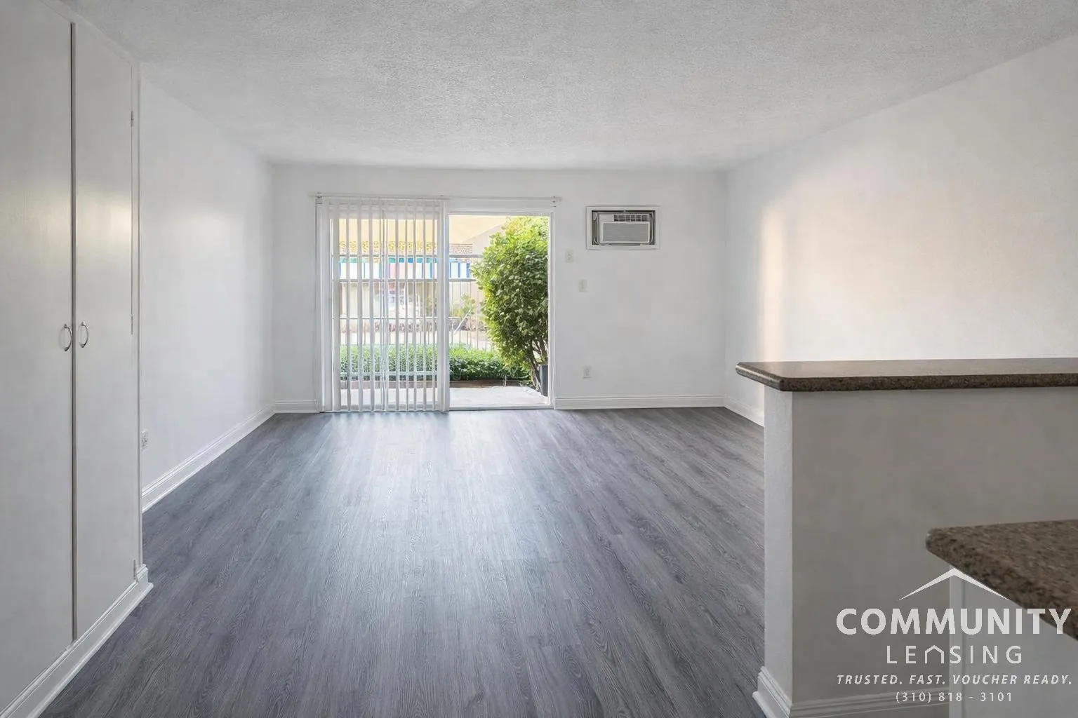 15040 Parthenia St photo 1 of 5